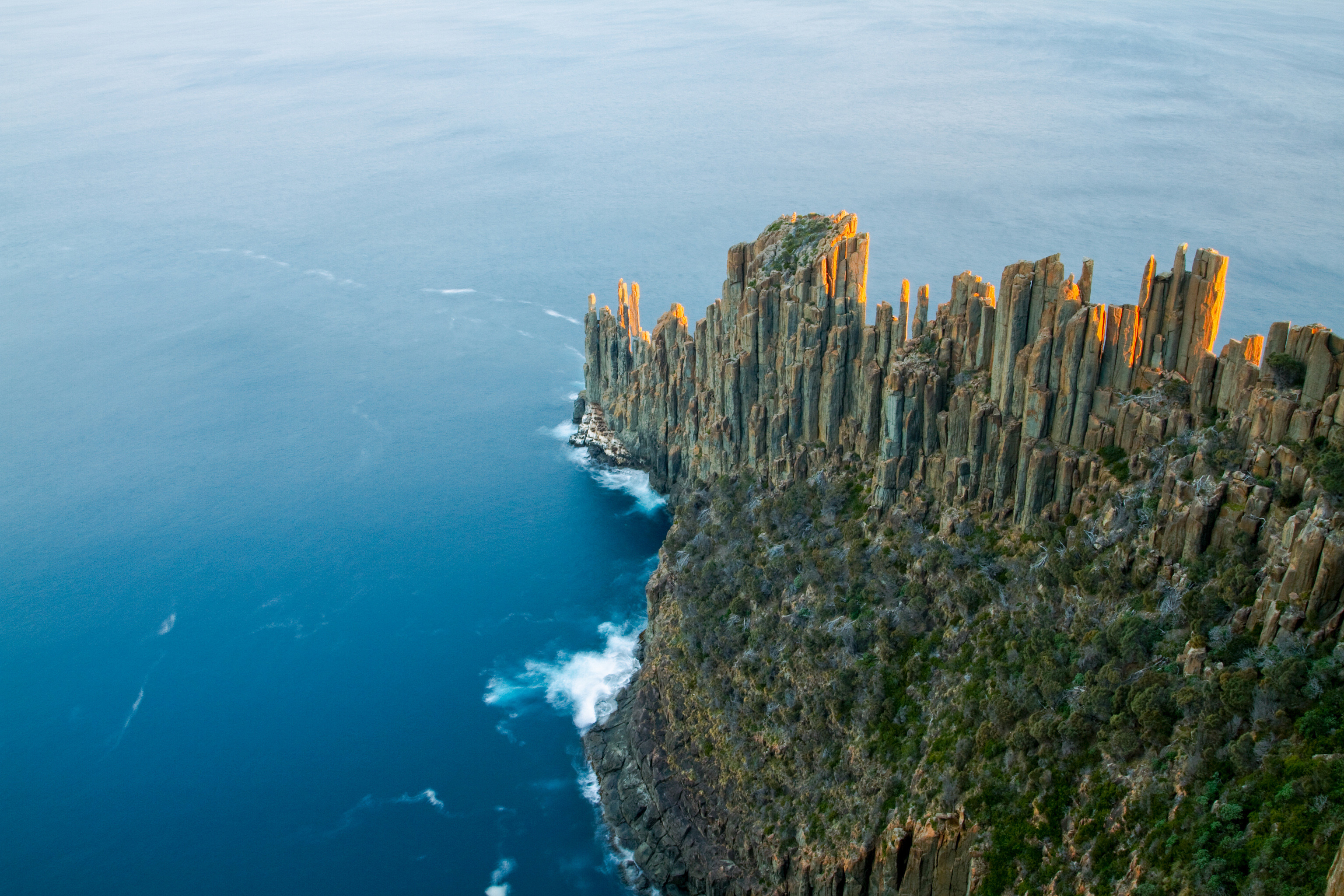 Тасман остров. Тасмания остров мертвых. Полуостров Тасман. Тасман парк. Cape Raoul.